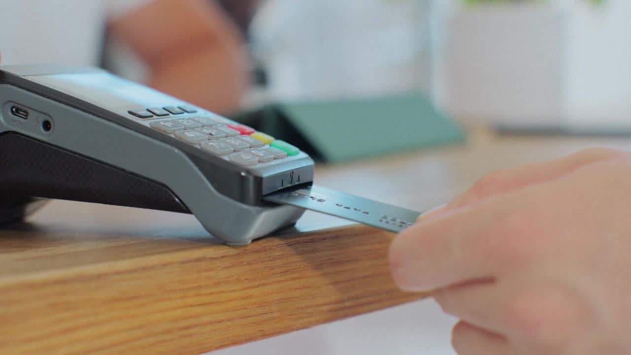 Avoiding fees when holiday shopping — KSTP 5